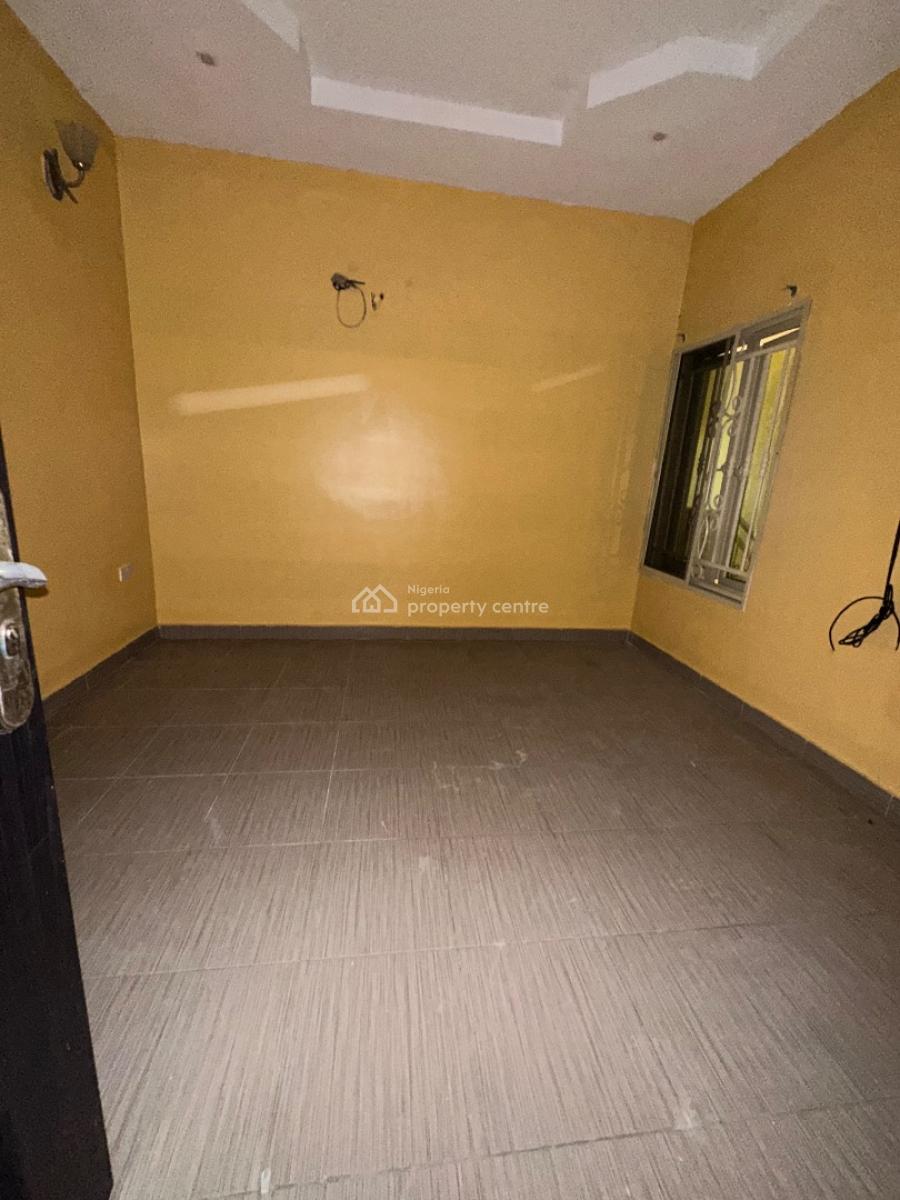 Specious 3bedroom Flat, Spg Road Ologolo, Lekki, Lagos, Flat / Apartment for Rent