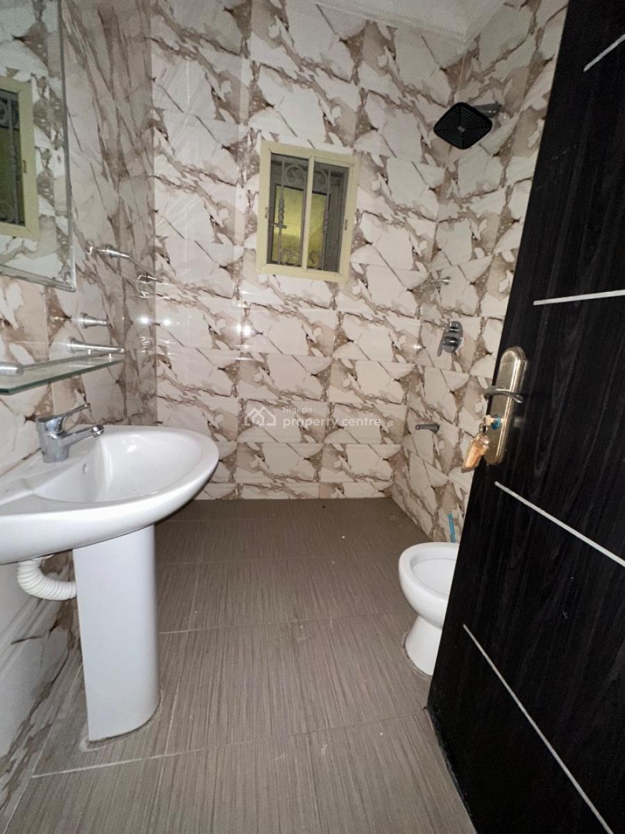 Specious 3bedroom Flat, Spg Road Ologolo, Lekki, Lagos, Flat / Apartment for Rent