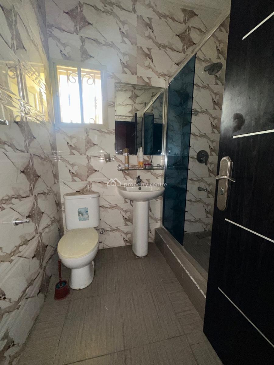 Specious 3bedroom Flat, Spg Road Ologolo, Lekki, Lagos, Flat / Apartment for Rent