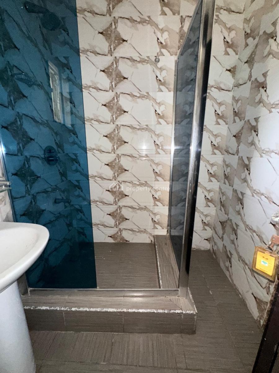 Specious 3bedroom Flat, Spg Road Ologolo, Lekki, Lagos, Flat / Apartment for Rent