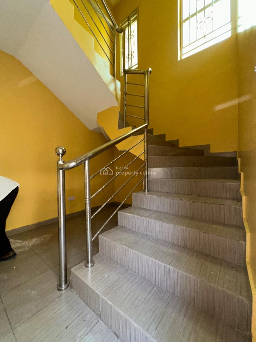 Specious 3bedroom Flat, Spg Road Ologolo, Lekki, Lagos, Flat / Apartment for Rent