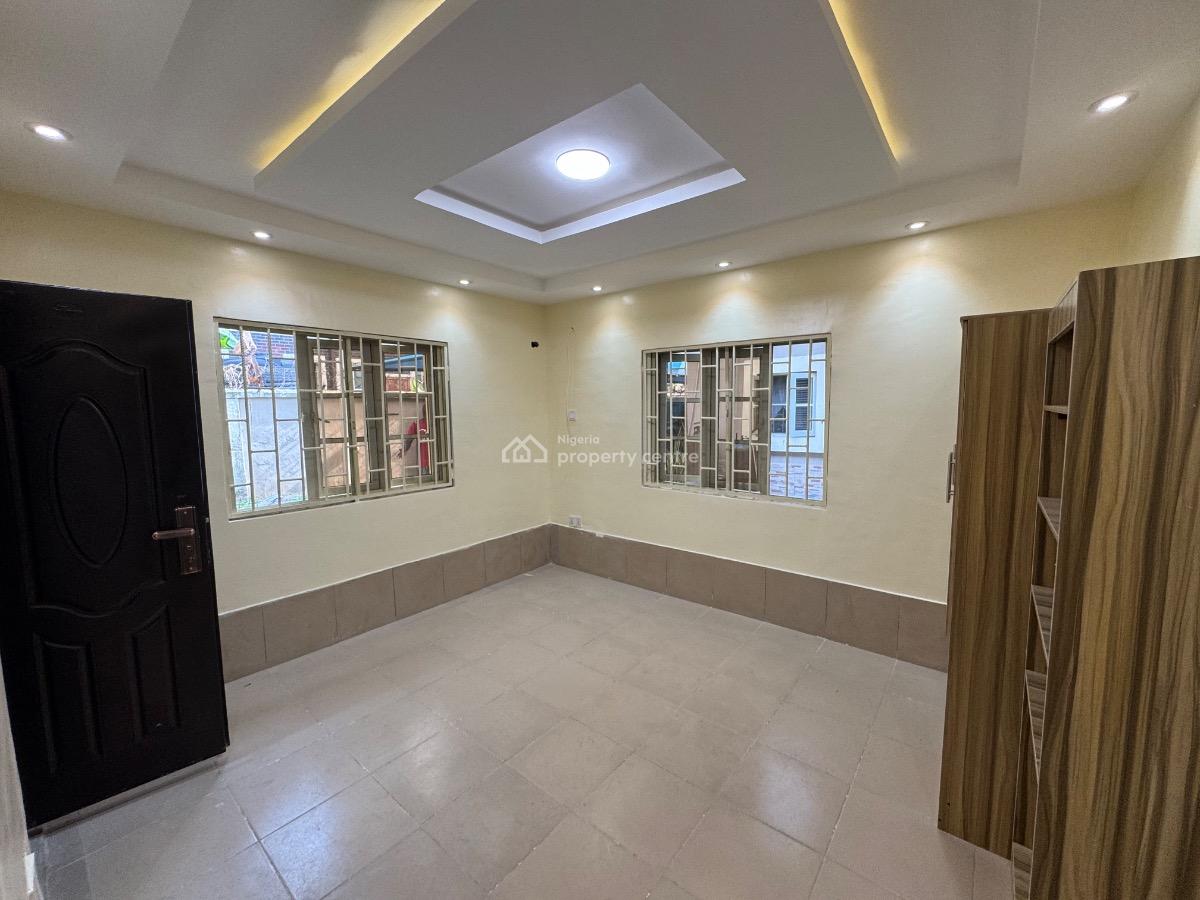Newly Renovated 2 Bedroom Bungalow in Lekki 1., Lekki Phase 1 Off Road 14., Lekki Phase 1, Lekki, Lagos, Flat / Apartment for Rent