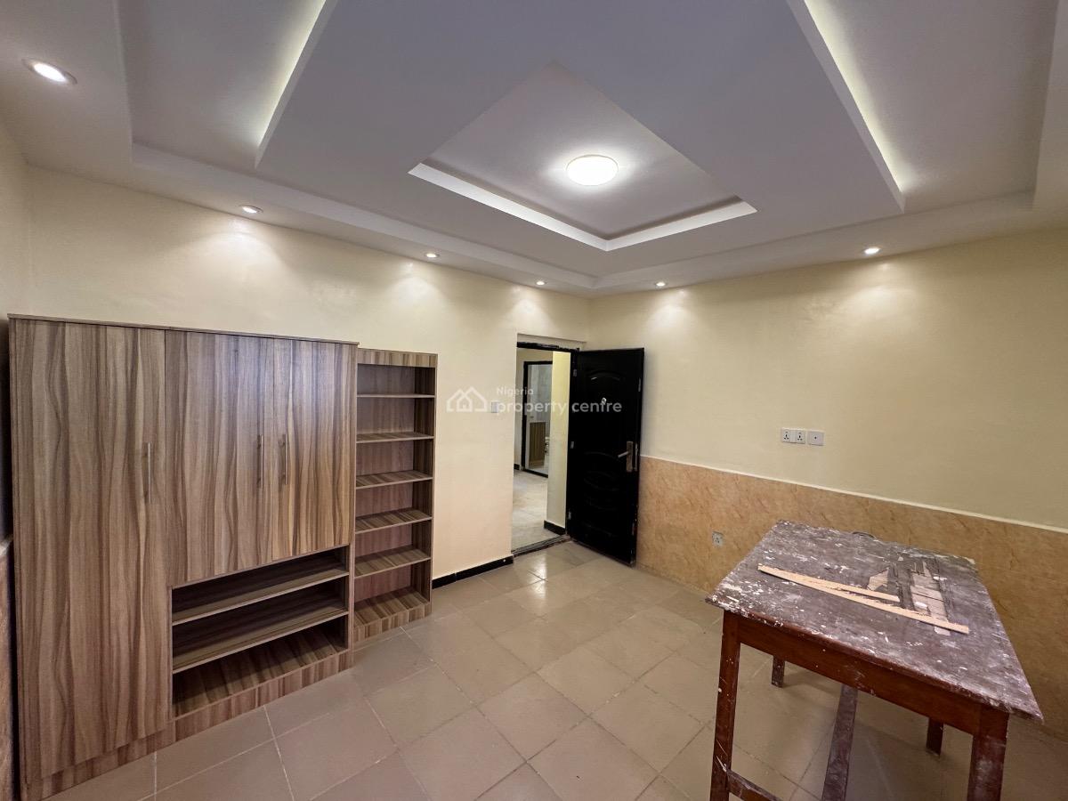 Newly Renovated 2 Bedroom Bungalow in Lekki 1., Lekki Phase 1 Off Road 14., Lekki Phase 1, Lekki, Lagos, Flat / Apartment for Rent