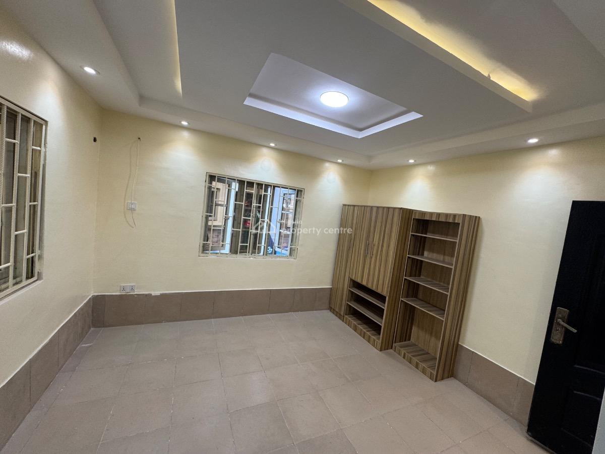 Newly Renovated 2 Bedroom Bungalow in Lekki 1., Lekki Phase 1 Off Road 14., Lekki Phase 1, Lekki, Lagos, Flat / Apartment for Rent