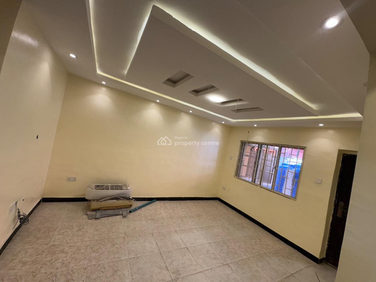 Newly Renovated 2 Bedroom Bungalow in Lekki 1., Lekki Phase 1 Off Road 14., Lekki Phase 1, Lekki, Lagos, Flat / Apartment for Rent