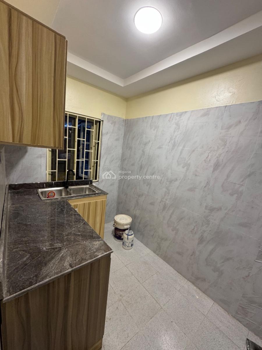Newly Renovated 2 Bedroom Bungalow in Lekki 1., Lekki Phase 1 Off Road 14., Lekki Phase 1, Lekki, Lagos, Flat / Apartment for Rent