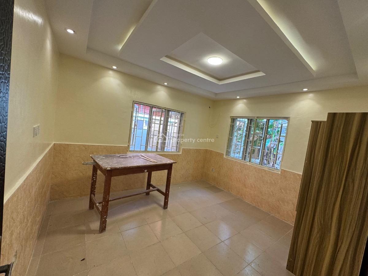 Newly Renovated 2 Bedroom Bungalow in Lekki 1., Lekki Phase 1 Off Road 14., Lekki Phase 1, Lekki, Lagos, Flat / Apartment for Rent