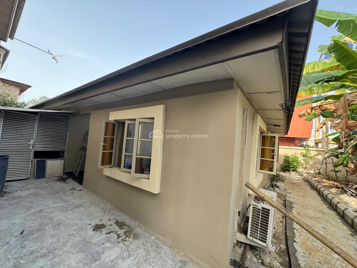 Newly Renovated 2 Bedroom Bungalow in Lekki 1., Lekki Phase 1 Off Road 14., Lekki Phase 1, Lekki, Lagos, Flat / Apartment for Rent