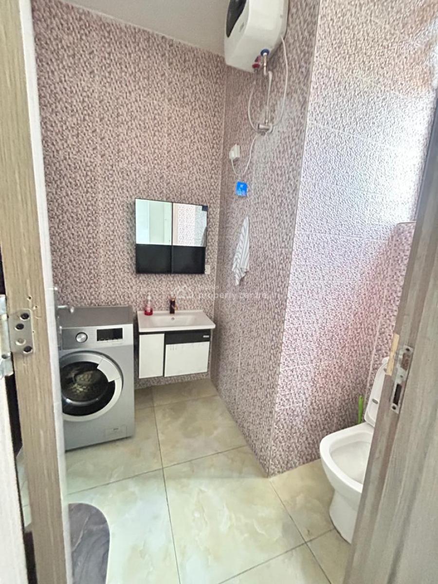 Serviced  Spacious  2 Bedroom Penthouse, Conservation Road, Lekki, Lagos, Flat / Apartment for Rent