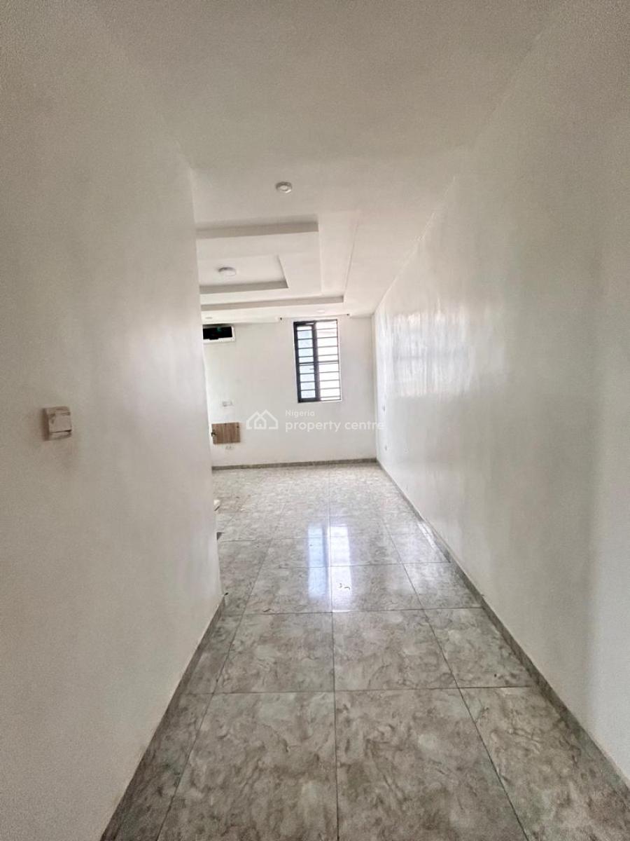 Serviced  Spacious  2 Bedroom Penthouse, Conservation Road, Lekki, Lagos, Flat / Apartment for Rent