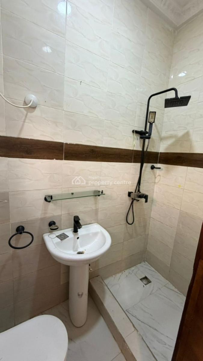 Well Maintain 2bedroom Flat, White Sand Estate Ologolo Lekki Lagos, Lekki, Lagos, Flat / Apartment for Rent