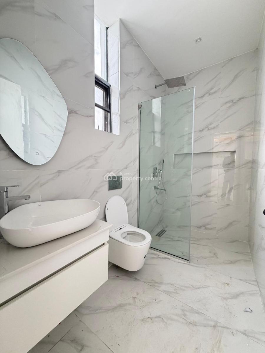 Clean, Modern 2-bedroom Apartment in a Prime Area., Lekki Phase 1, Lekki, Lagos, Flat / Apartment for Sale