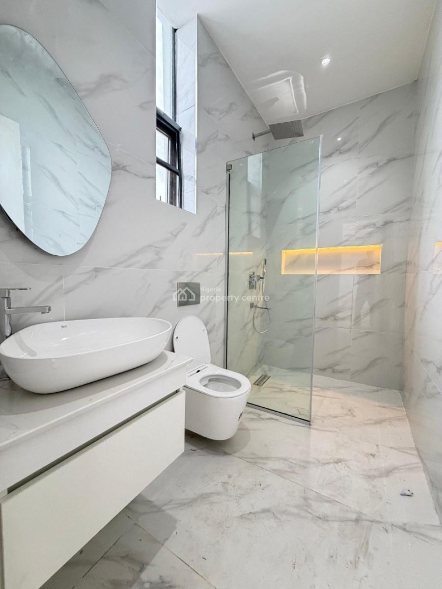 Clean, Modern 2-bedroom Apartment in a Prime Area., Lekki Phase 1, Lekki, Lagos, Flat / Apartment for Sale