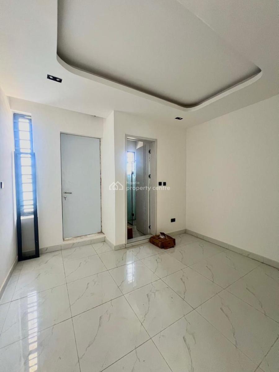 Stylish and Secure 2-bedroom Apartment Located in a Gated Estate, Ikatee, Lekki, Lagos, Block of Flats for Sale