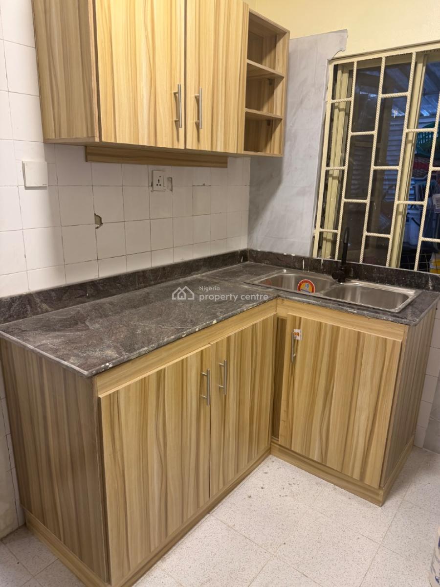 Decent 2 Bedroom Bungalow, Off Admiralty Way, Lekki Phase 1, Lekki, Lagos, Flat / Apartment for Rent