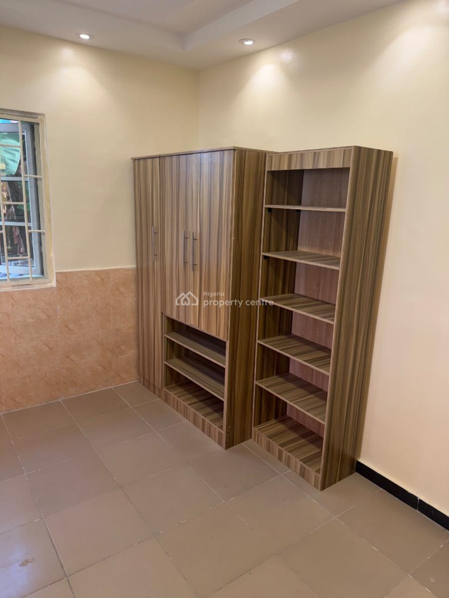 Decent 2 Bedroom Bungalow, Off Admiralty Way, Lekki Phase 1, Lekki, Lagos, Flat / Apartment for Rent