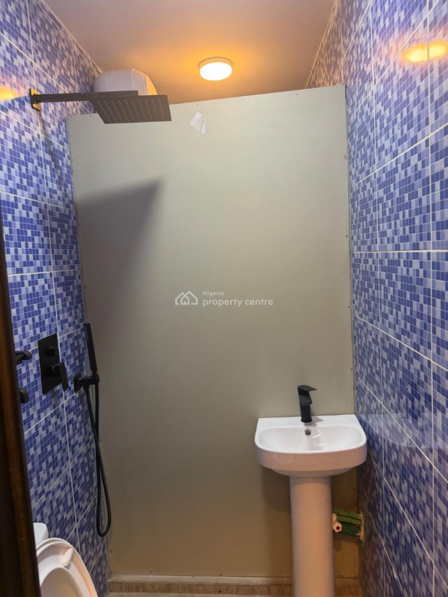 Decent 2 Bedroom Bungalow, Off Admiralty Way, Lekki Phase 1, Lekki, Lagos, Flat / Apartment for Rent