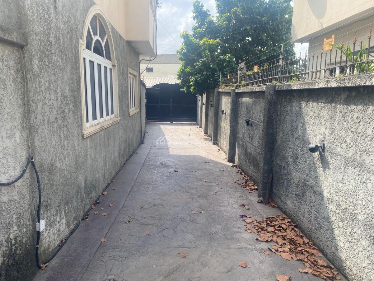 4 Bedrooms Fully Detached House Wit a Pent Floor Room + B.q, Ikeja Gra, Ikeja, Lagos, Detached Duplex for Sale