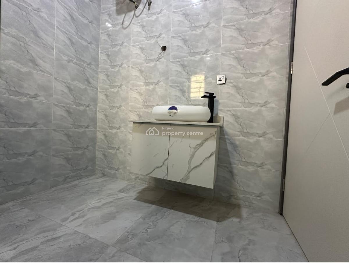 4 Bedrooms Semi-detached Duplex.   Location: Agungi Lekki., Agungi, Lekki, Lagos, Semi-detached Duplex for Sale