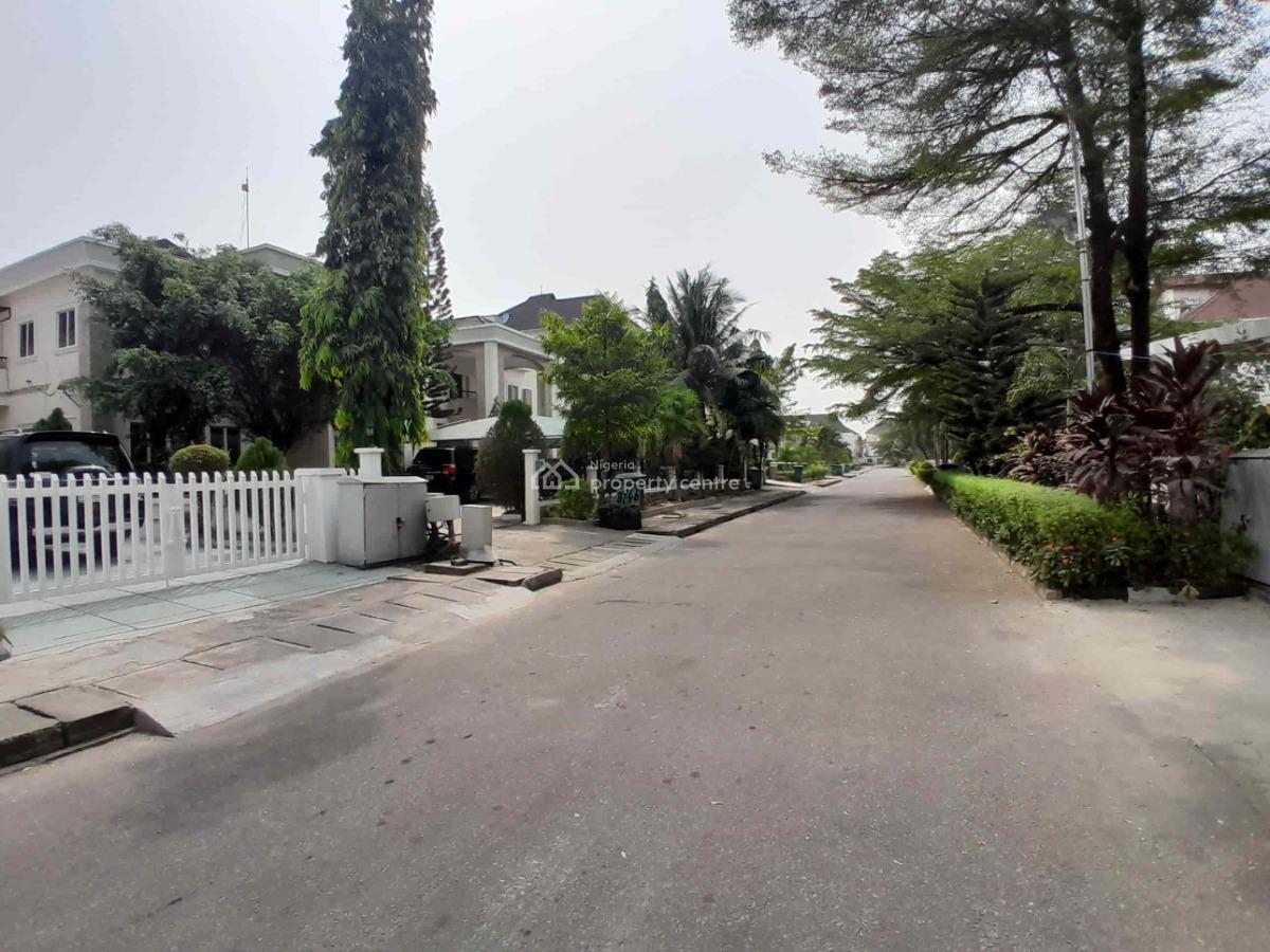 5 Bedrooms Fully Detached Duplex with Bq, Carlton Gate Estate, By Chevron Drive, Lekki, Lagos, Detached Duplex for Sale