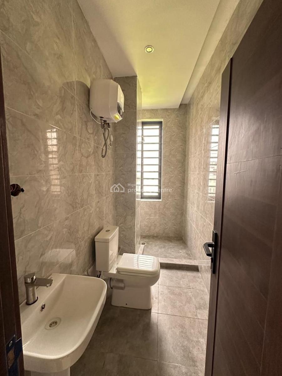 High-end Luxury 3 Bed Apartment with Gym, Standby Gen & Ample Parking, in a Serene & Call-to-access Estate, Lekki Phase 1, Lekki, Lagos, Flat / Apartment for Sale