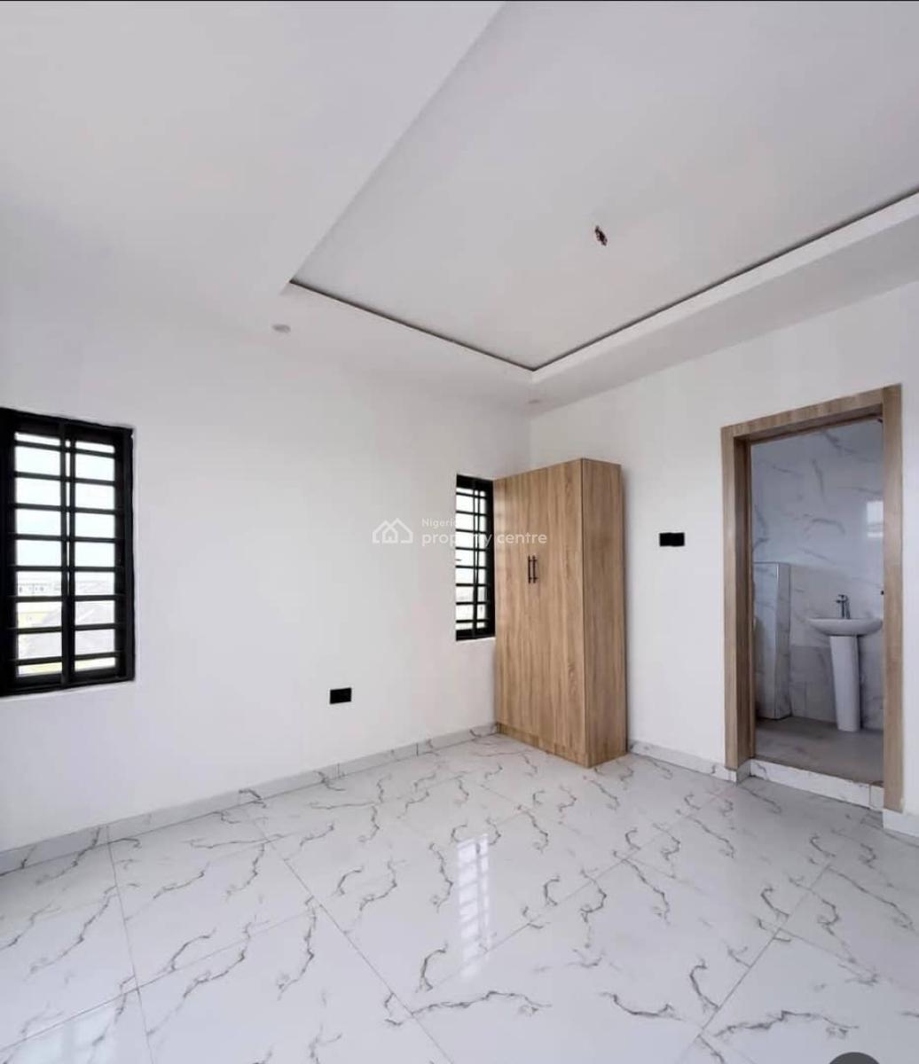 Service 3bedroom Penthouse with Fitted Kitchen with Amenities, Ologolo, Lekki, Lagos, Flat / Apartment for Rent