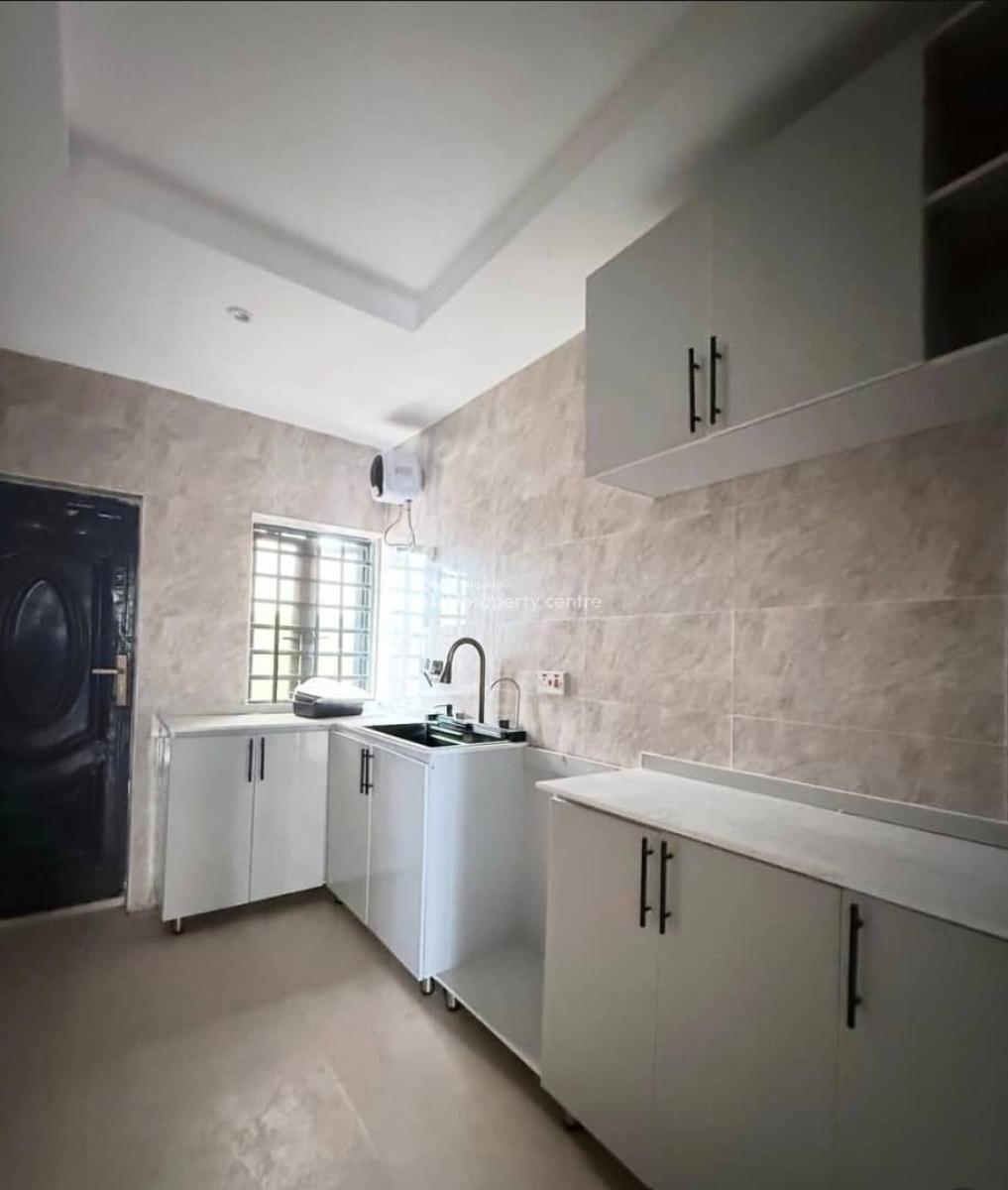 Service 3bedroom Penthouse with Fitted Kitchen with Amenities, Ologolo, Lekki, Lagos, Flat / Apartment for Rent