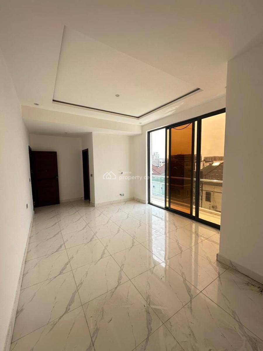 Spacious 2 Bed Apartment with Open Kitchen & Gym, Spacious Living Room & Flood Free in a Gated & Secured Estate, Lekki Phase 1, Lekki, Lagos, Flat / Apartment for Rent