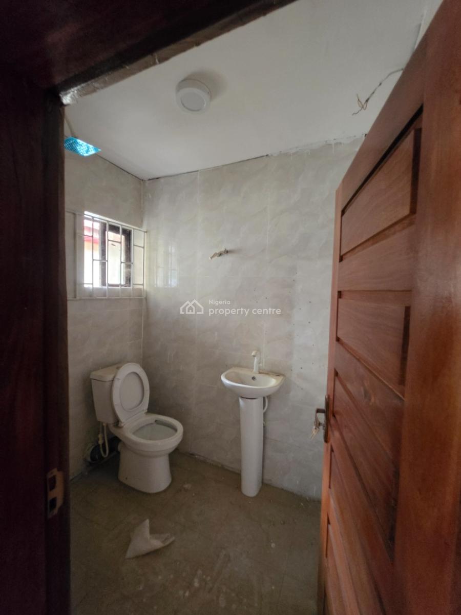 Well Renovated Massive 3 Bedrooms Apartments, Ajah, Lagos, House for Rent