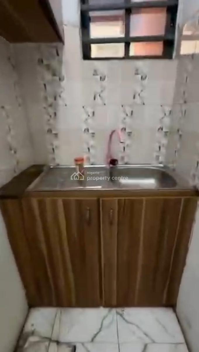 Executive Miniflat, Araromi Street, Shomolu, Lagos, Flat / Apartment for Rent