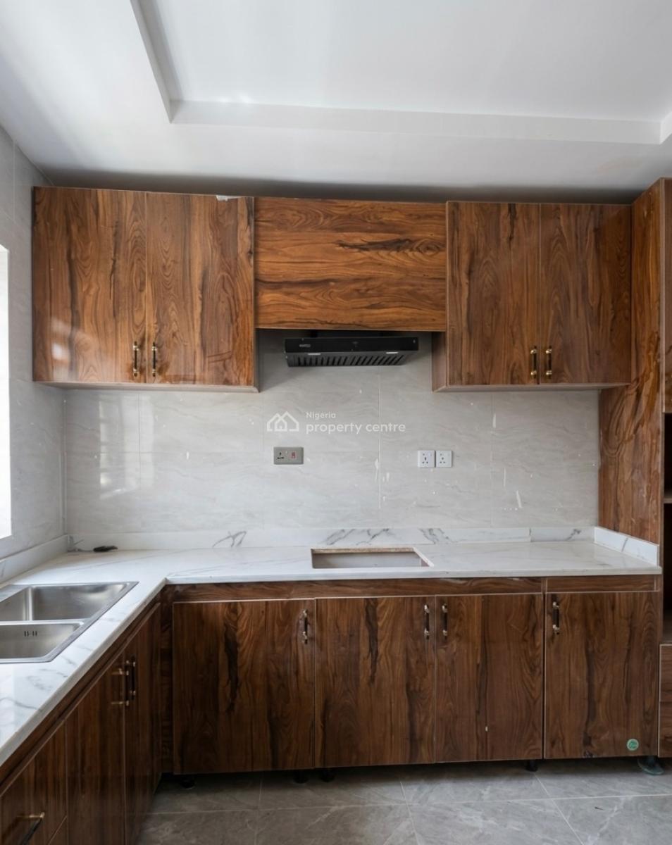 3 Bedroom En-suite Apartment in Ikota Villa Estate, Ikota Villa Estate, Ikota, Lekki, Lagos, Flat / Apartment for Sale