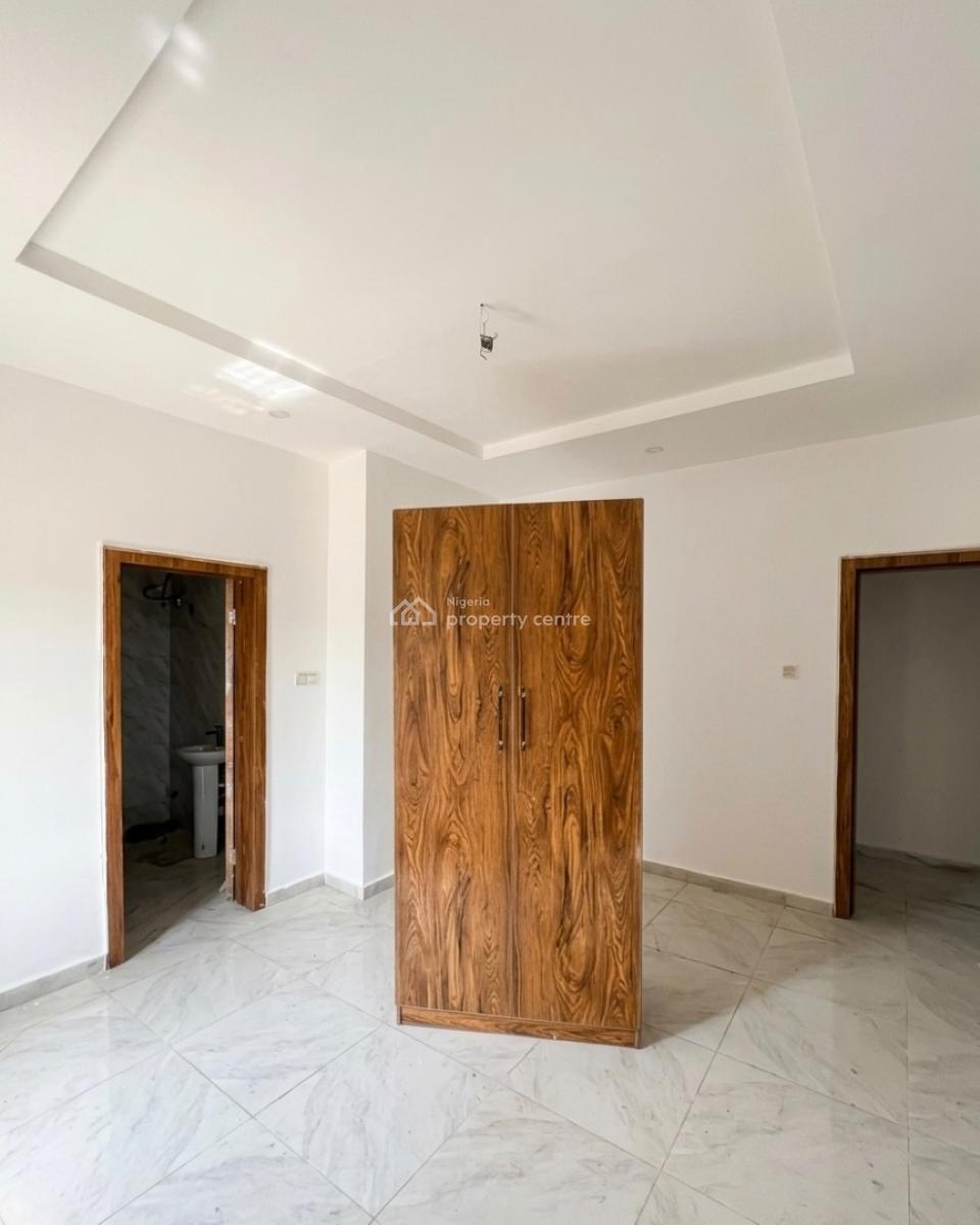 3 Bedroom En-suite Apartment in Ikota Villa Estate, Ikota Villa Estate, Ikota, Lekki, Lagos, Flat / Apartment for Sale