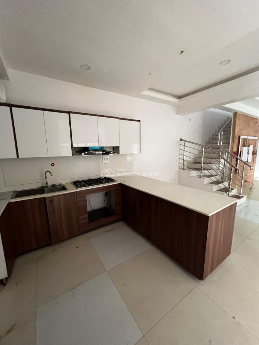 Self Serviced 3 Bedroom Duplex with a Bq and a Rooftop., Lekki Phase 1, Lekki, Lagos, Semi-detached Duplex for Rent