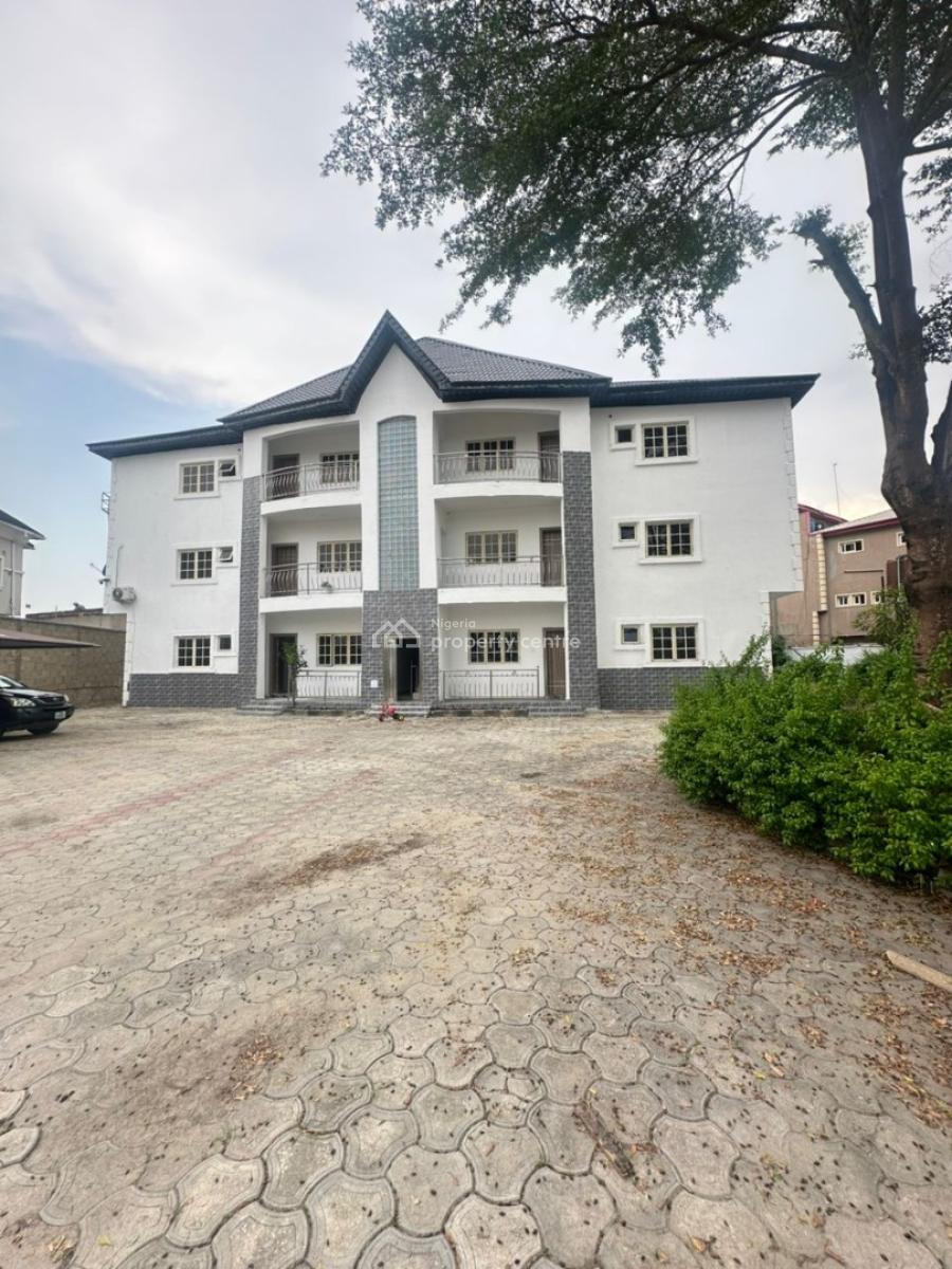 Spacious 3 Bedroom Apartment Distress Deal, Ikota Lekki Lagos, Lekki, Lagos, Flat / Apartment for Sale