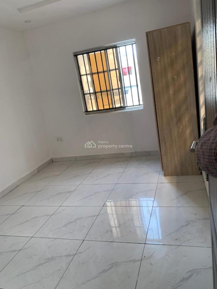 Spacious 2 Bedroom Apartment Upstairs Lekki Conservation, Lekki, Lagos, House for Rent