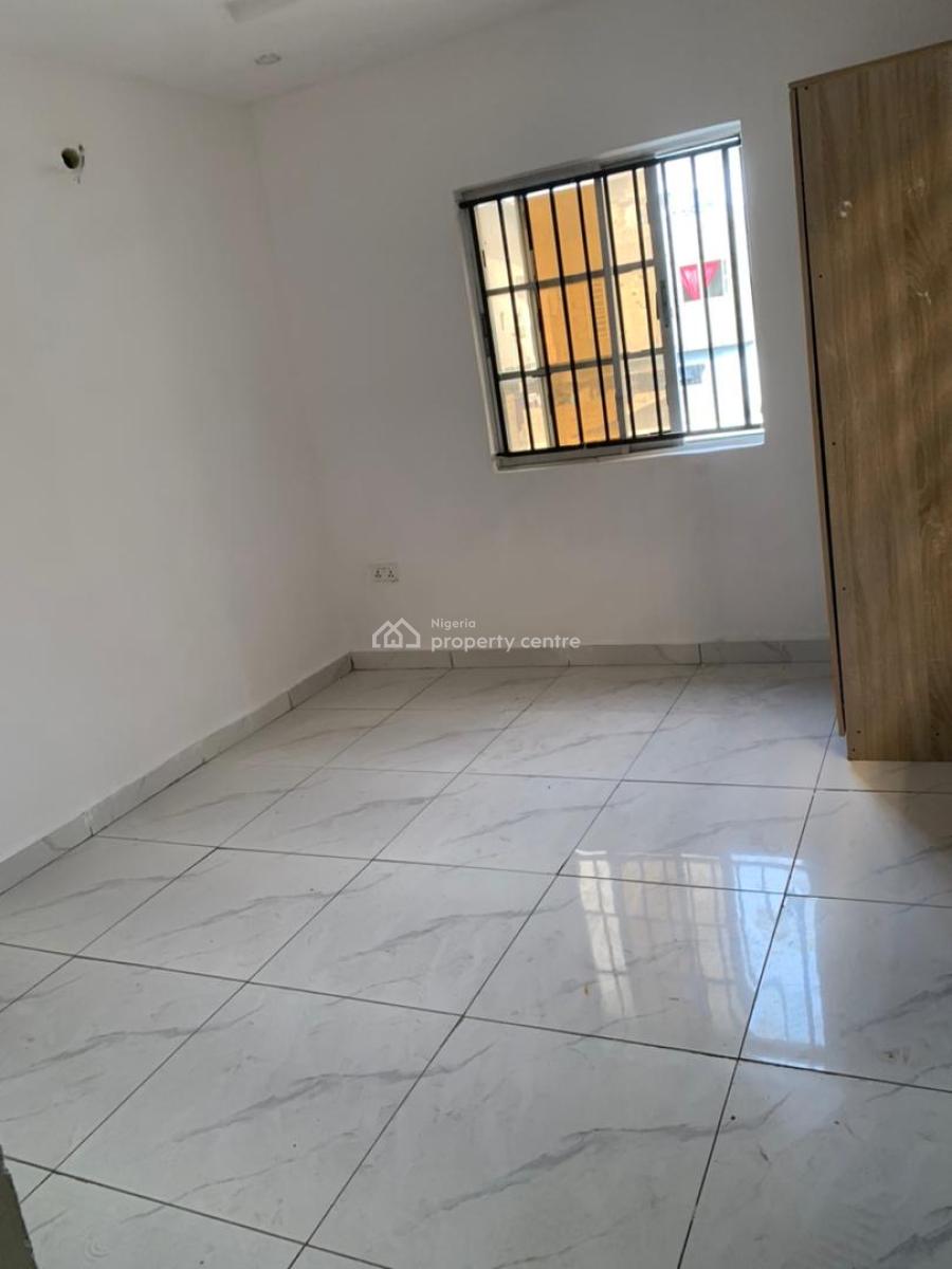Spacious 2 Bedroom Apartment Upstairs Lekki Conservation, Lekki, Lagos, House for Rent