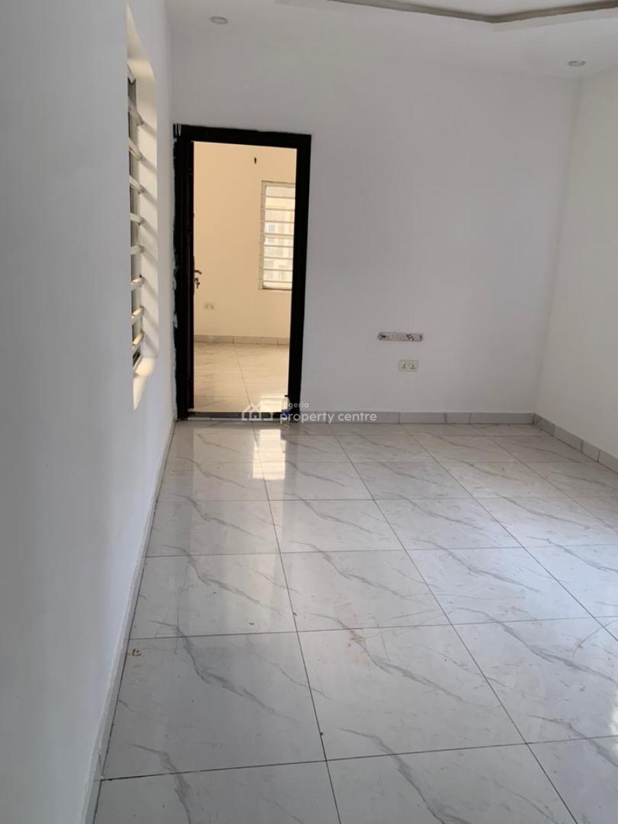 Spacious 2 Bedroom Apartment Upstairs Lekki Conservation, Lekki, Lagos, House for Rent