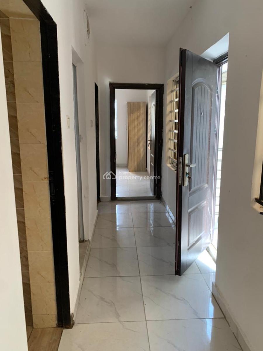 Spacious 2 Bedroom Apartment Upstairs Lekki Conservation, Lekki, Lagos, House for Rent