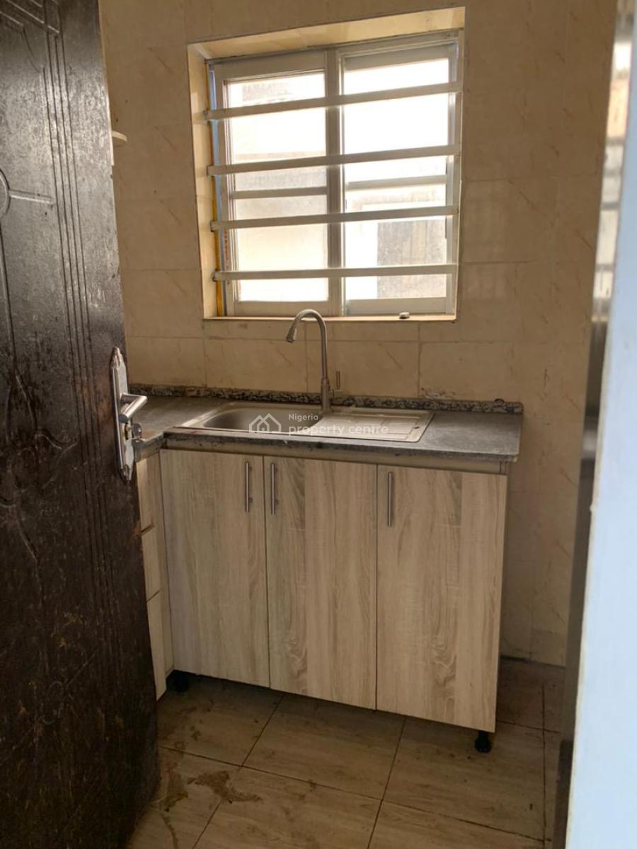 Spacious 2 Bedroom Apartment Upstairs Lekki Conservation, Lekki, Lagos, House for Rent