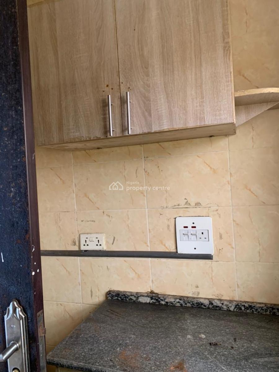 Spacious 2 Bedroom Apartment Upstairs Lekki Conservation, Lekki, Lagos, House for Rent