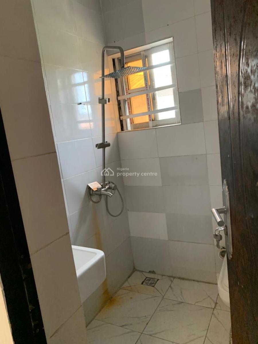 Spacious 2 Bedroom Apartment Upstairs Lekki Conservation, Lekki, Lagos, House for Rent