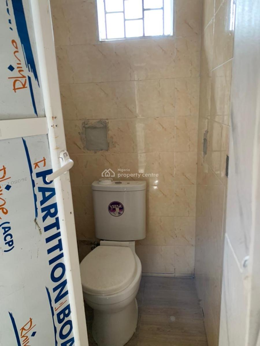 Spacious 2 Bedroom Apartment Upstairs Lekki Conservation, Lekki, Lagos, House for Rent