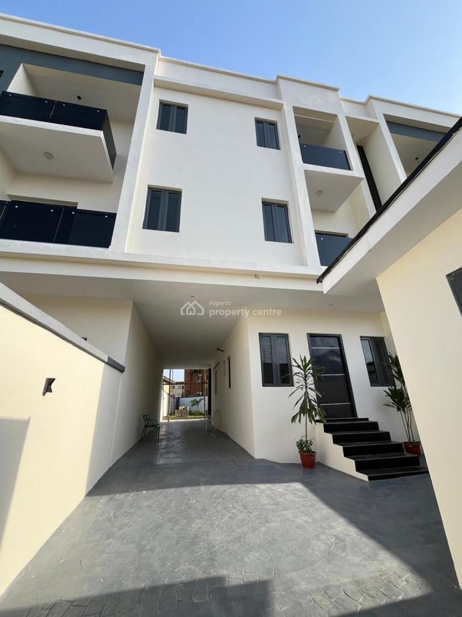 Deluxe 4-bedroom Triplex with Gatehouse & Bq, Obanikoro, Shomolu, Lagos, House for Sale