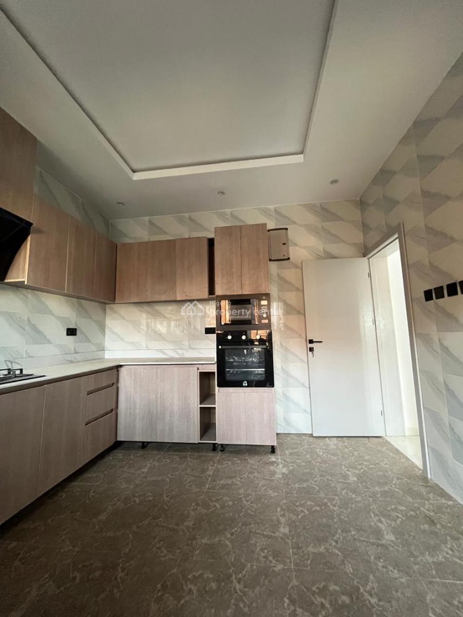 Deluxe 4-bedroom Triplex with Gatehouse & Bq, Obanikoro, Shomolu, Lagos, House for Sale