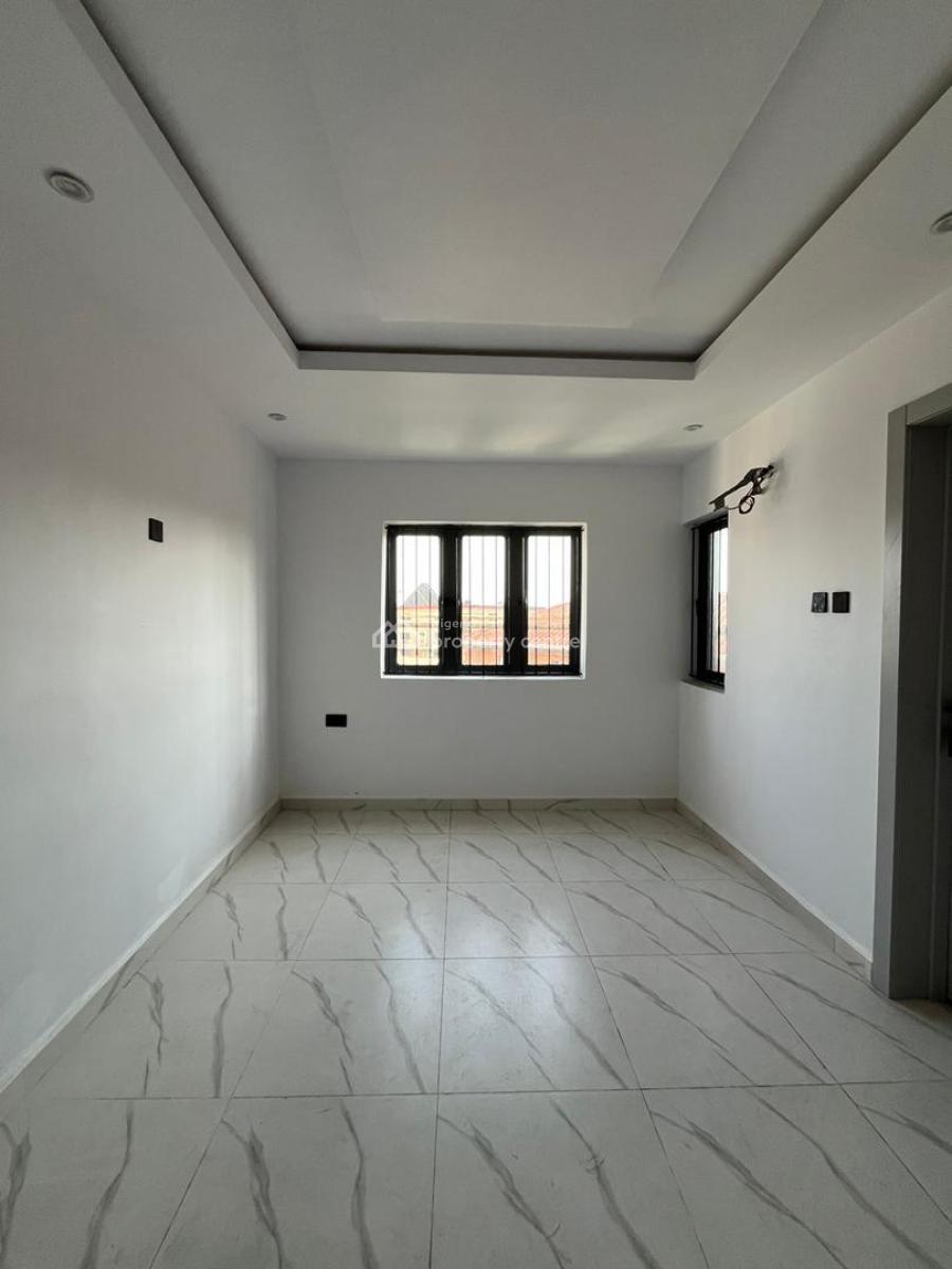 Deluxe 4-bedroom Triplex with Gatehouse & Bq, Obanikoro, Shomolu, Lagos, House for Sale