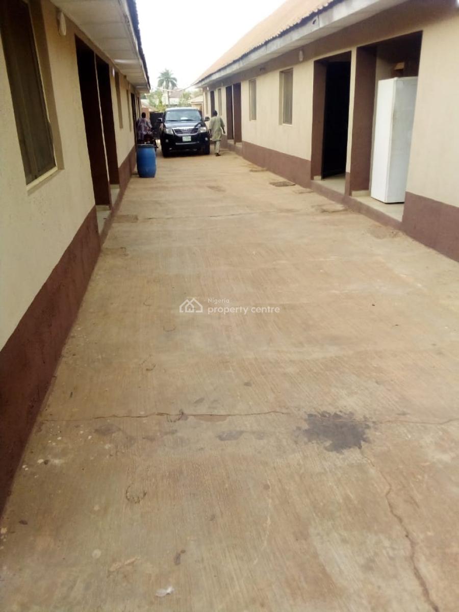Hotel Cum Hostel, Ogunbado, Iseyin, Oyo, Hotel / Guest House for Sale