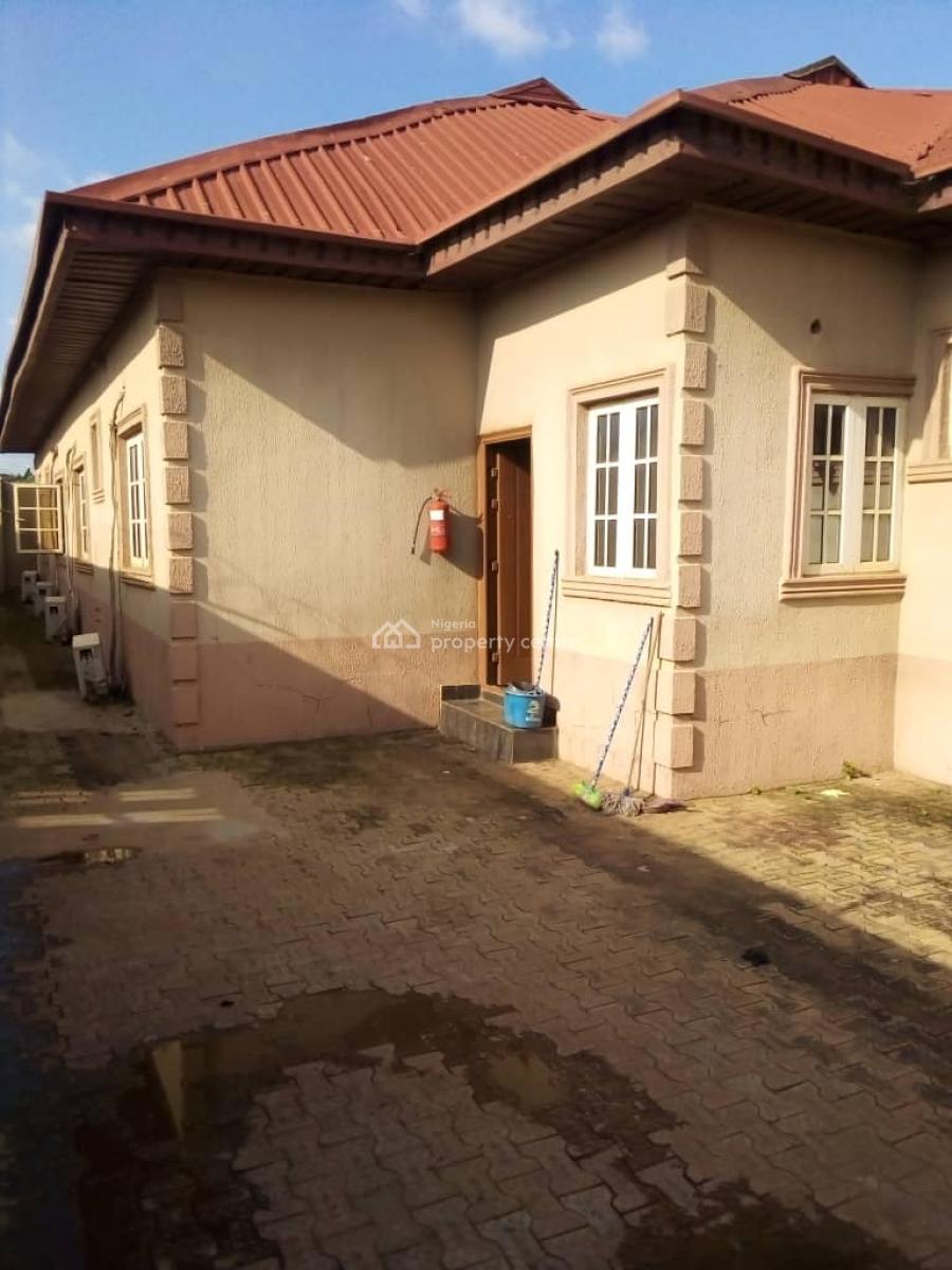 Hotel Cum Hostel, Ogunbado, Iseyin, Oyo, Hotel / Guest House for Sale