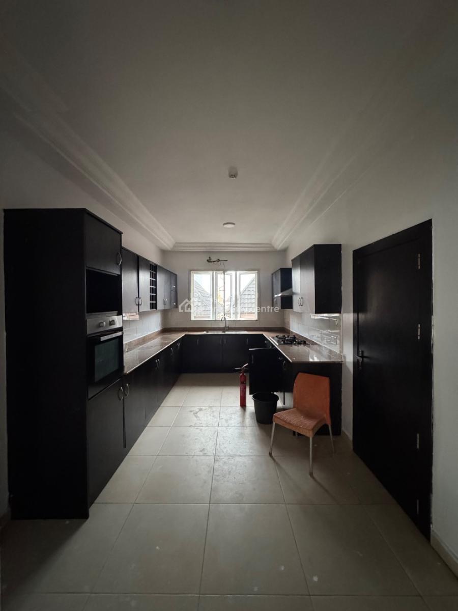 𝐖𝐄𝐋𝐋 𝐌𝐀𝐈𝐍𝐓𝐀𝐈𝐍𝐄𝐃 3 𝐁𝐄𝐃𝐑𝐎𝐎𝐌 𝐀𝐏𝐀𝐑𝐓𝐌𝐄𝐍𝐓, Chevron, Lekki, Lekki Phase 2, Lekki, Lagos, Flat / Apartment for Rent