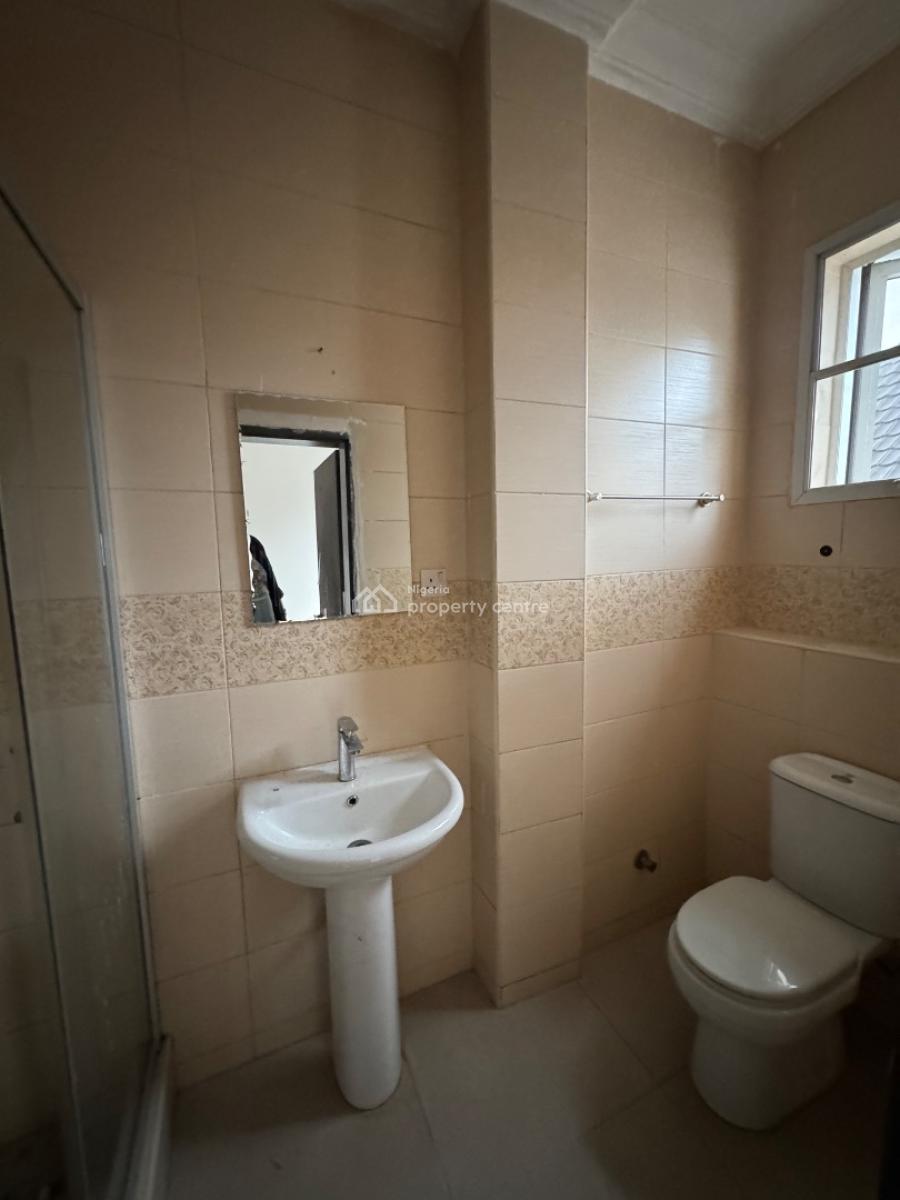 𝐖𝐄𝐋𝐋 𝐌𝐀𝐈𝐍𝐓𝐀𝐈𝐍𝐄𝐃 3 𝐁𝐄𝐃𝐑𝐎𝐎𝐌 𝐀𝐏𝐀𝐑𝐓𝐌𝐄𝐍𝐓, Chevron, Lekki, Lekki Phase 2, Lekki, Lagos, Flat / Apartment for Rent