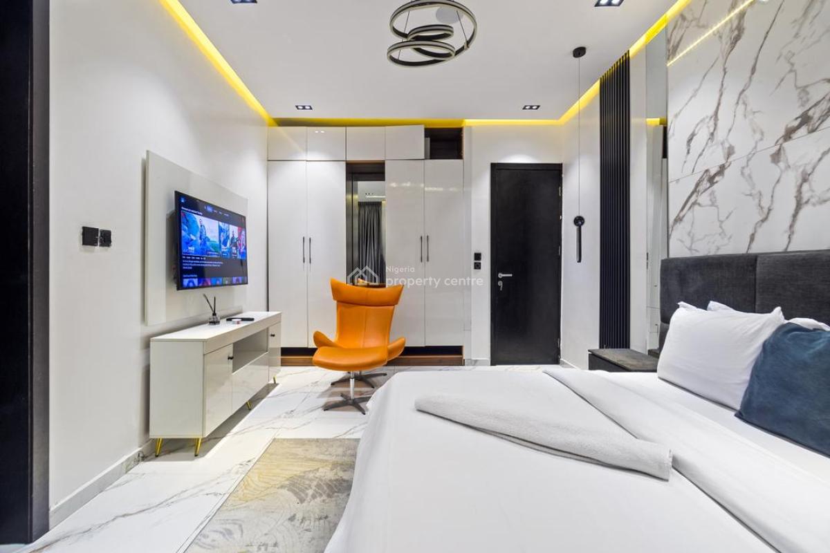 Luxury and Cinematic 2bedroom Apartment with Housekeeping and Ensuite, Snooker Board,ps5,inbuilt Speakers,gym,table Tennis, Ikate, Lekki, Lagos, Flat / Apartment Short Let